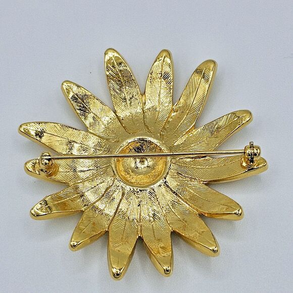 Daisy Flower Brooch Large Loves Me Loves Me Not Script Writing Floral Pin - Picture 7 of 9
